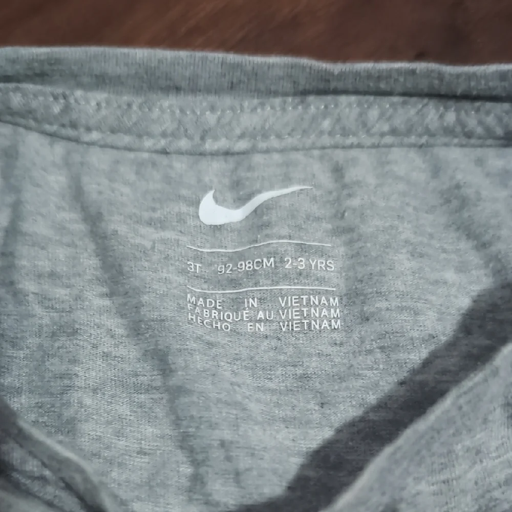 Gray and Green Short Sleeve Tee with Text Graphics‎